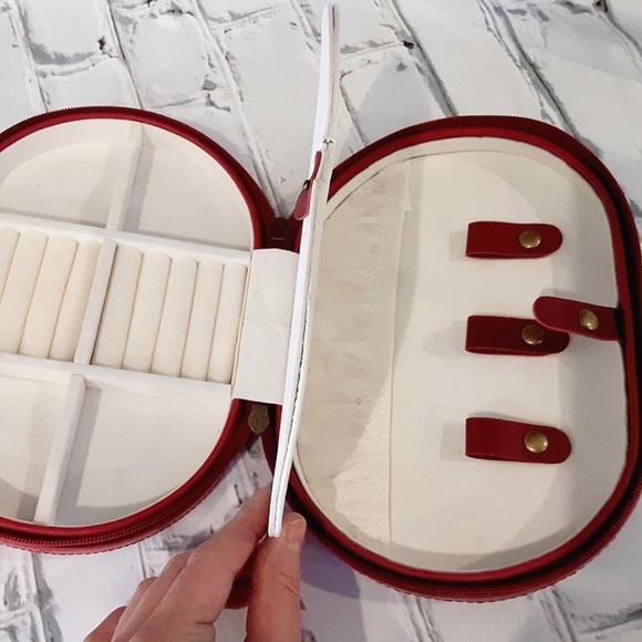 Tuscan Designs Handbags - NWT TUSCAN DESIGNS RED TRAVEL JEWELRY CASE